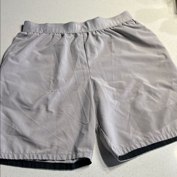 Nike Gray Athletic Shorts Lightweight Elastic Waist Size M - Picture 1 of 11